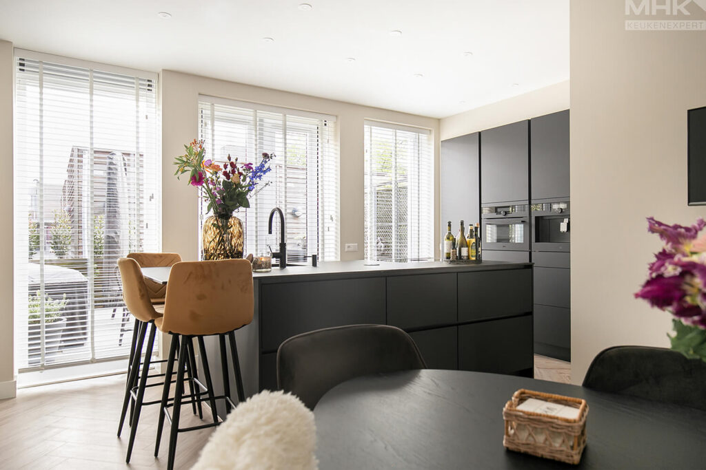 01_KBK_Keuken_Zwart_Eiland_DeGraaf