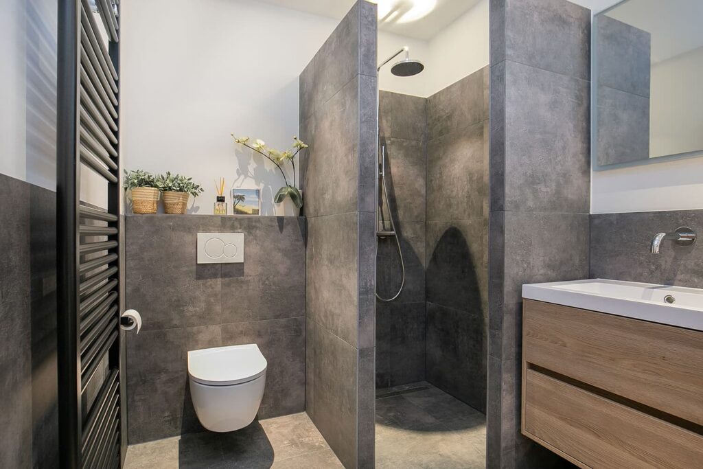 06_KBK_Badkamer_Grijs_Hout
