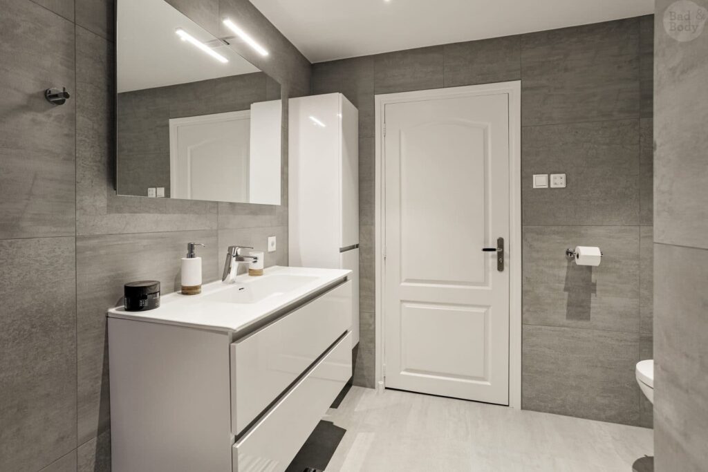 11_KBK_Badkamer_Zandkleur_Witmeubel_Verlaan-1600×1067