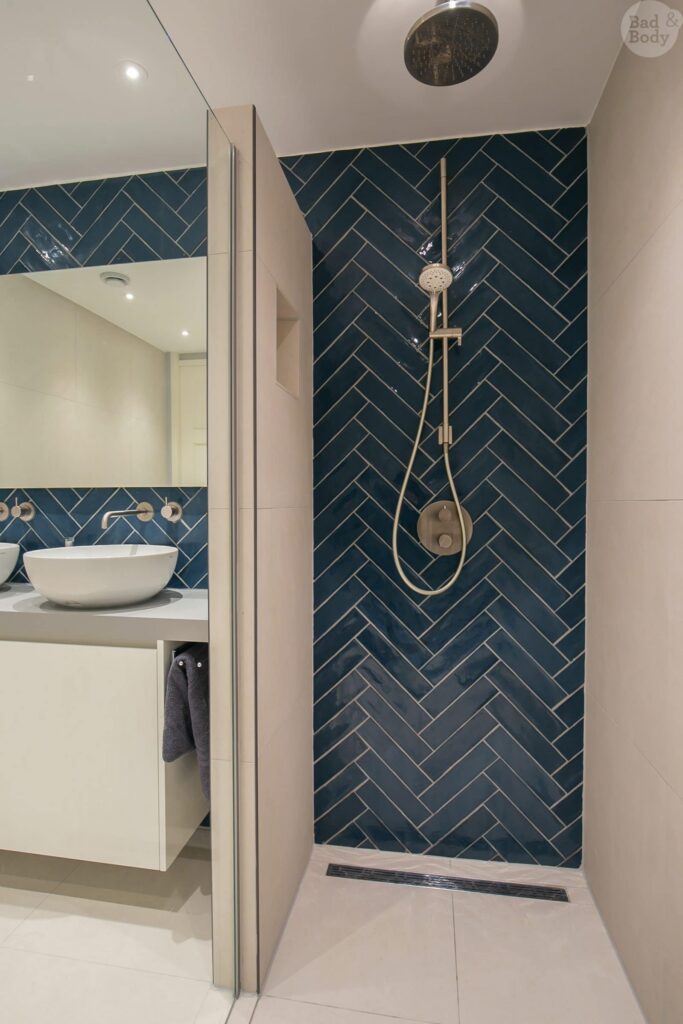 15_KBK_Badkamer_Wit-_Blauw_Doumaid-1600×2400